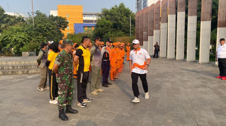 Jelang Pesta Rakyat HUT RI ke-81, Tiga Pilar dan PPSU Gelar Kerja Bakti di Taman HKSN Senen