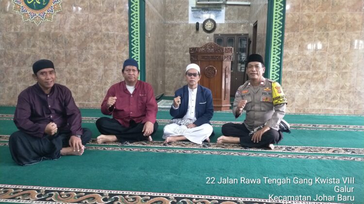 Usai Sholat Jumat, Bhabinkamtibmas Ajak Jamaah Masjid Nurul Islam Jaga Kamtibmas
