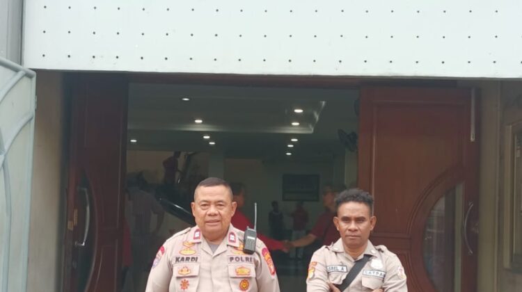 Panit Binmas Amankan Misa Minggu di GBI Karang Anyar, 300 Jemaat Terlayani