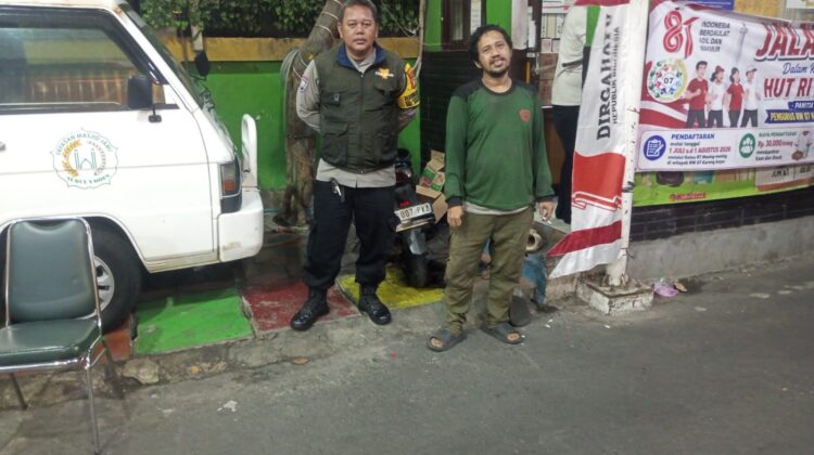 Bhabinkamtibmas Sambangi Satkamling, Jaga Kamtibmas Malam Hari di Karang Anyar