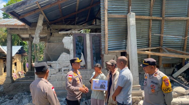 Kapolda NTT Salurkan Bantuan untuk Korban Gempa di Ngada, Polri Hadir Ringankan Beban Warga