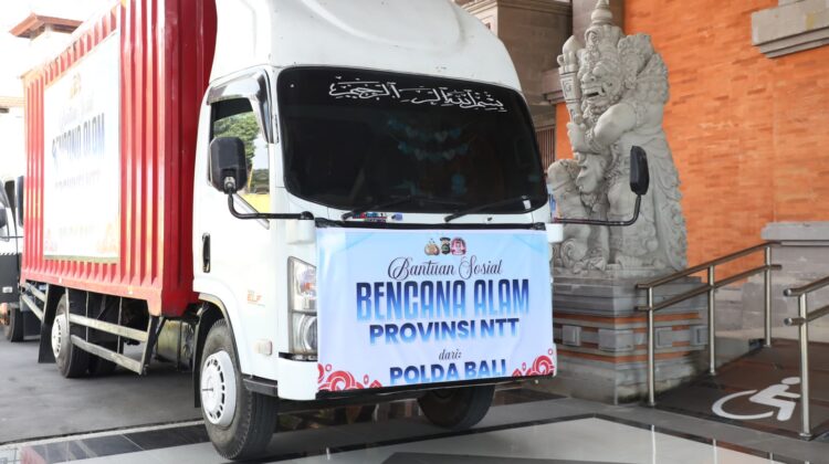 Polda Bali Kirim 5 Truk Bantuan untuk Korban Bencana Alam di NTT