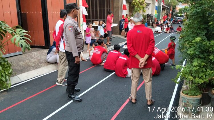 Hadir di Semarak HUT RI Ke-81, Bhabinkamtibmas Johar Baru Monitoring Lomba Warga