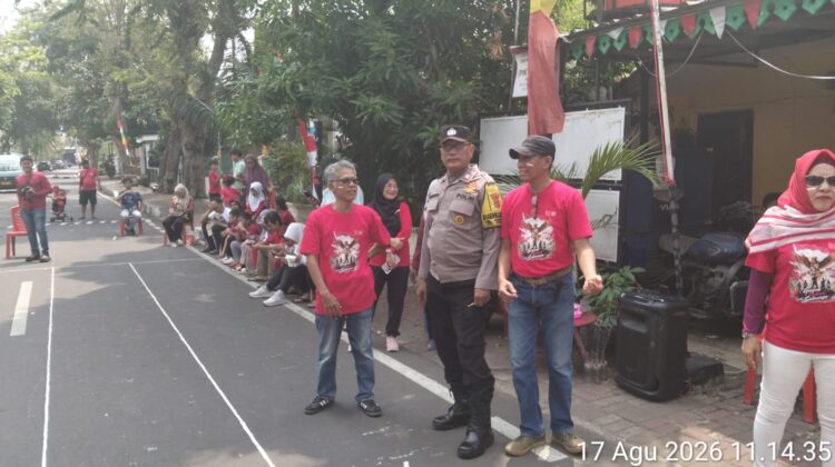 Lomba Perayaan HUT RI Ke-81, Bhabinkamtibmas Johar Baru Hadir di Tengah Warga