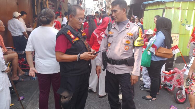 Semarak HUT RI ke-81, Bhabinkamtibmas Pantau Lomba Warga di Kartini
