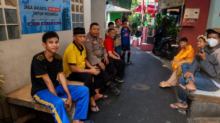 Polsek Metro Tanah Abang Gelar Jaga Jakarta On The Spot, Serap Aspirasi Warga dan Pantau Aneka Lomba HUT RI ke-81 di Petamburan