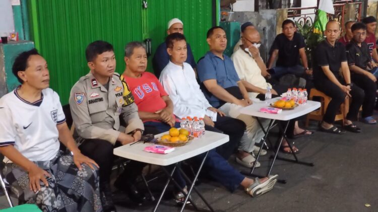 Bhabinkamtibmas Kebon Kacang Silaturahmi dengan Warga RT 09 dan RT 10 RW 06, Sampaikan Pesan Kamtibmas