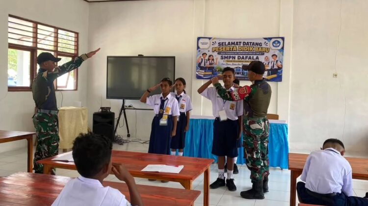 Yonarmed 12 Kostrad Tanamkan Disiplin Sejak Dini melalui Latihan PBB di SMPN Dafala