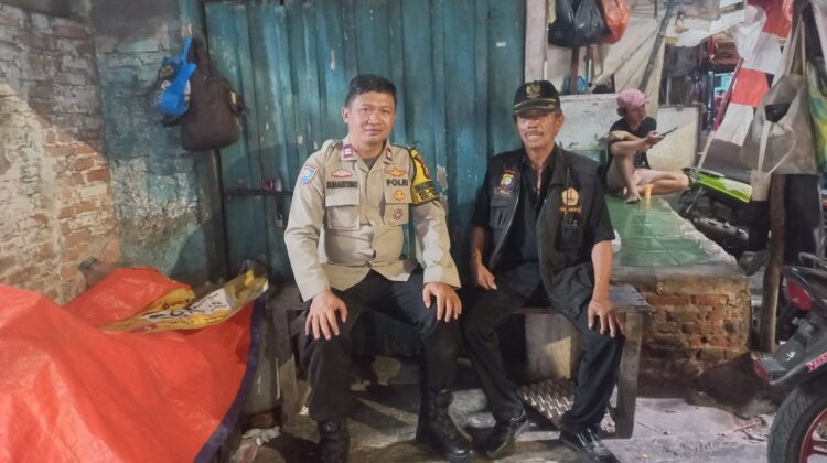 Bhabinkamtibmas Kebon Kacang Sambangi Poskamling RW 09, Perkuat Keamanan dan Cegah Tawuran