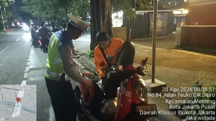 Jaga Jakarta Dini Hari, Polisi Temukan Motor Tanpa Surat di Jalan Cik Ditiro