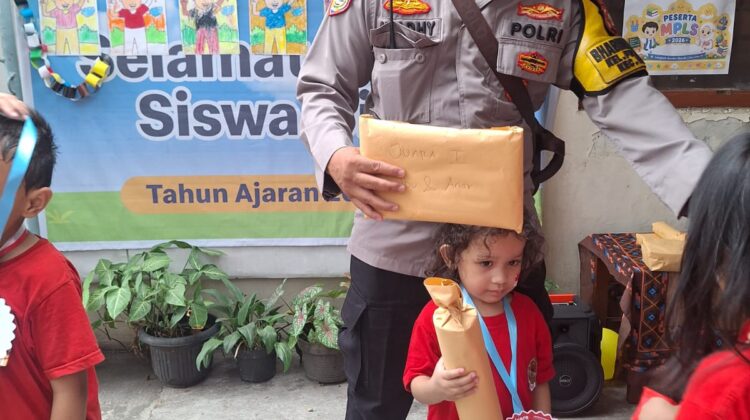 Bhabinkamtibmas Pegangsaan Pastikan Lomba HUT RI Berlangsung Aman