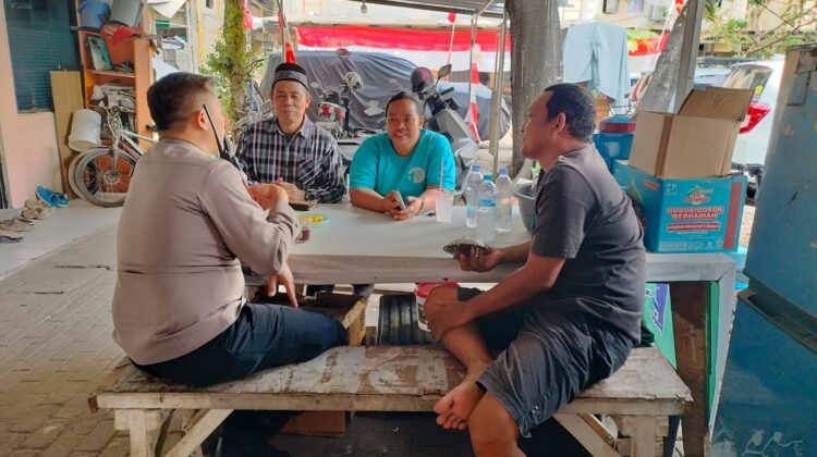 Polisi Tak Berjarak dengan Masyarakat, Bhabinkamtibmas Kebon Kosong Perkuat Komunikasi Warga