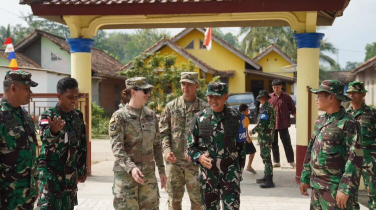 TNI AD Bersama US Army Renovasi SDN 04 Peracak, Wujud Nyata Kerja Sama dan Kepedulian Terhadap Dunia Pendidikan