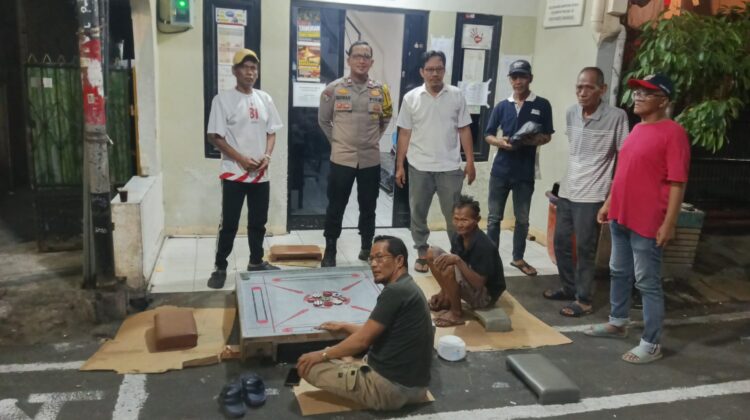 Patroli Malam Sambangi Poskamling RW 05 Kampung Rawa, Polisi Perkuat Kewaspadaan Warga