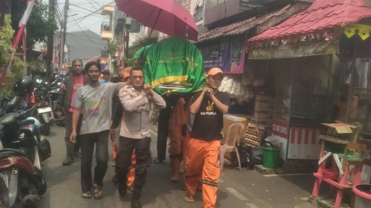 Polisi Hadir di Tengah Duka, Bhabinkamtibmas Cempaka Putih Timur Sambangi Rumah Keluarga Berduka