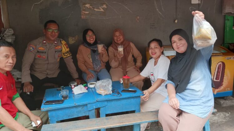 Bhabinkamtibmas Sambangi Warga Kampung Rawa, Perkuat Kewaspadaan Cegah Gangguan Kamtibmas