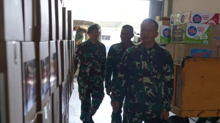 Kostrad Peduli, Pangdivif 3 Kostrad Salurkan Bantuan untuk Korban Bencana NTT