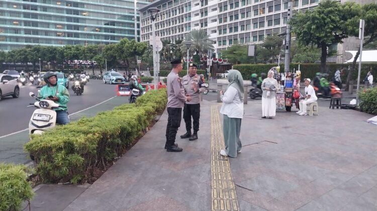 Patroli Sore Polsek Metro Menteng, Polisi Ingatkan Warga Waspada Kejahatan di Area Publik