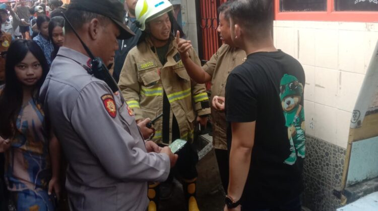 Respon Cepat Polsek Johar Baru Tangani Kebakaran di Tanah Tinggi, Tidak Ada Korban