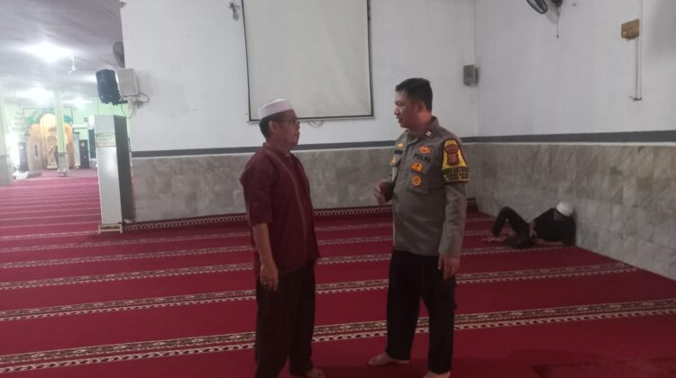 Pelaksanaan Sholat Jumat, Bentuk Kehadiran Polri di Tengah Jamaah Masjid Jami Al Makmur