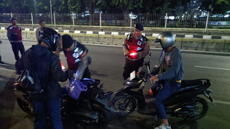 Cegah Pelaku Kejahatan Malam Hari Perkuat Operasi Cipta Kondisi Di Jl Gunung Sahari Raya