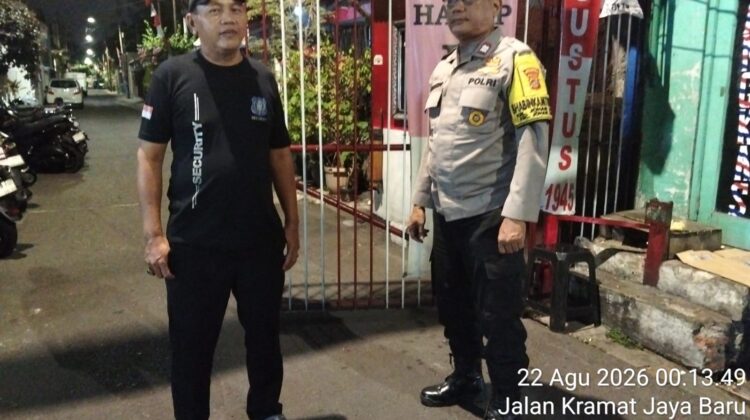 Dini Hari, Polisi Sambangi Poskamling Johar Baru Perkuat Keamanan dan Waspada Curanmor