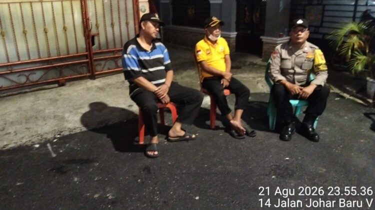 Jelang Tengah Malam, Polisi Sambangi Poskamling RW 04 Johar Baru Cegah Kejahatan