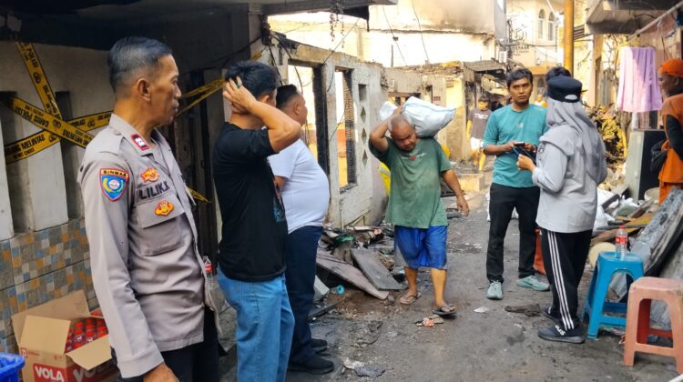 Pascakebakaran, Gabungan PPSU Bersihkan Puing di Kramat Sawah Paseban