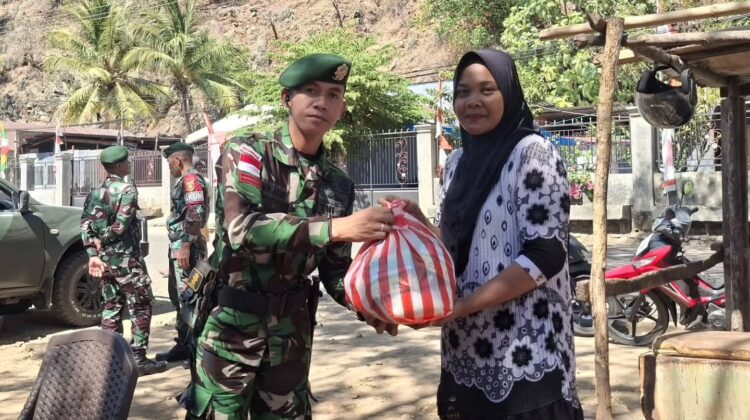 Jumat Berkah Yonarmed 12 Kostrad, Ringankan Beban Warga di Kampung Kelapa 2