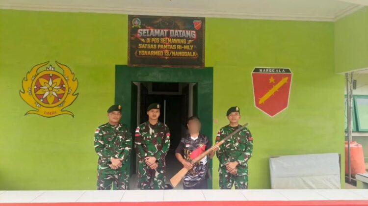 Komsos Humanis Satgas Yonarmed 13 Kostrad Buahkan Hasil, Warga Serahkan Senjata Api Rakitan
