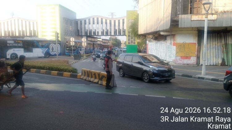 Polisi Gatur Lalin Pagi dan Sore di Sejumlah Titik Kawasan Senen