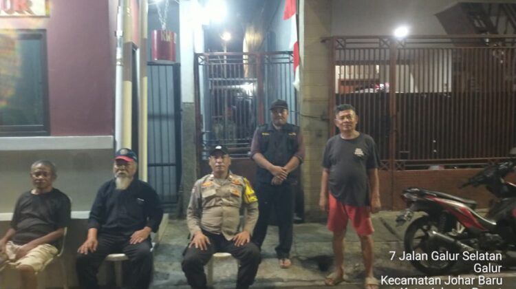 Sambangi Pos Kamling Dini Hari, Polsek Johar Baru Perkuat Keamanan di RW 01 Galur