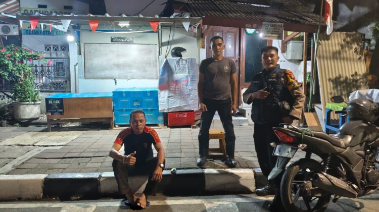 Bhabinkamtibmas Sambangi Satkamling, Perkuat Kewaspadaan Warga di Malam Hari