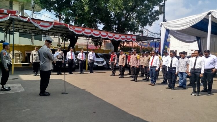 Apel Jam Pimpinan, Kapolsek Johar Baru Tekankan Disiplin dan Kebersihan Lingkungan Kerja