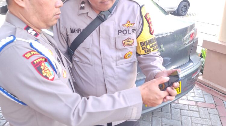 Cegah Pelanggaran Disiplin, Unit Provos Polsek Kemayoran Gelar Pemeriksaan Handphone Personel