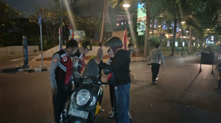 Razia Stasioner Polsek Kemayoran Perkuat Antisipasi Kejahatan di Malam Hari