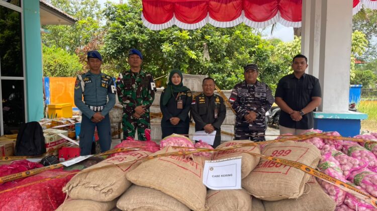 Sinergi Tim Quick Response Lanal Ranai dan BKHIT Natuna Gagalkan Penyelundupan 3 Truk Sembako Tanpa Dokumen di Pelabuhan Penagi
