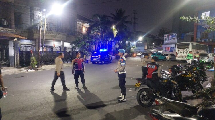 Dini Hari Tetap Siaga, Patroli Jalan Kaki Polsek Johar Baru Sasar Potensi 3C