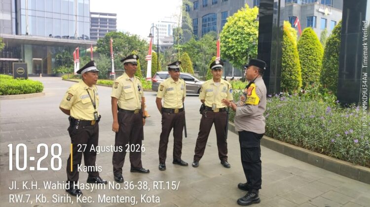 Jelang Aksi Mahasiswa, Bhabinkamtibmas Sambangi Satpam MNC Tower Perkuat Kesiapsiagaan