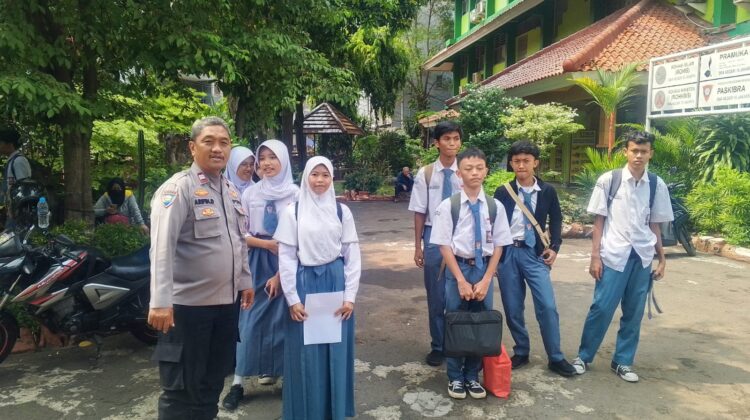 Polri Dan Satpam Kawal Kepulangan Siswa SMAN 10 Jakarta, Cegah Tawuran