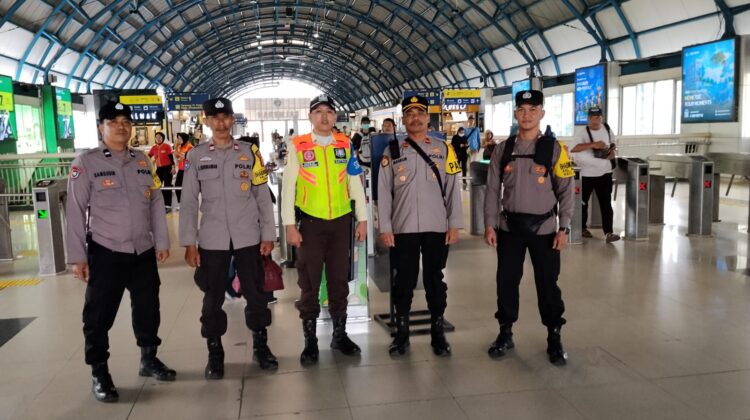Polsek Senen Turut Serta Amankan Aksi Unjuk Rasa di Sekitar Gedung DPR/MPR