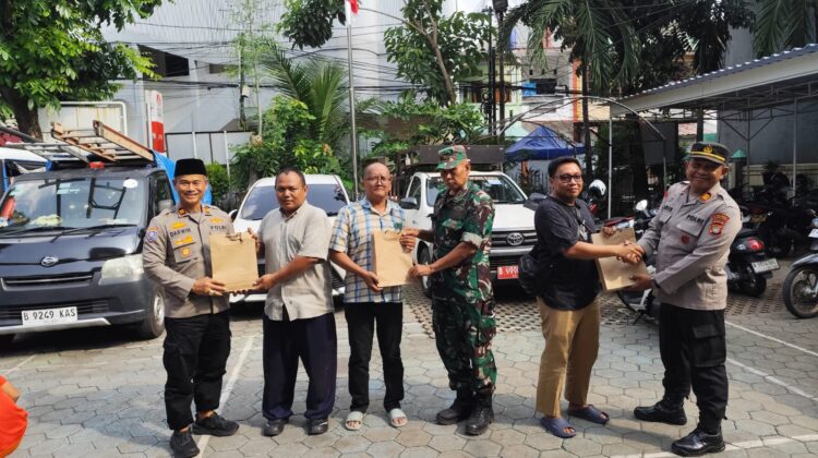 Jumat Barokah, Polsek Johar Baru Rawat Sinergi Sabuk Kamtibmas dan Bagikan Sembako