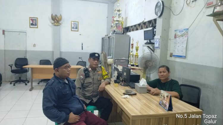 Sambangi Pos Kamling, Polisi Ajak Warga Galur Bersama Jaga Keamanan Lingkungan