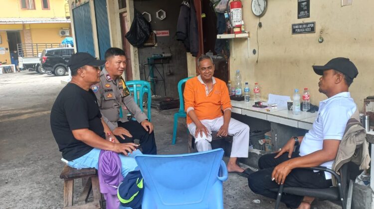 Polsek Metro Tanah Abang Sambangi Ketua RW 09 Kebon Kacang, Ajak Warga Bersama Jaga Kamtibmas