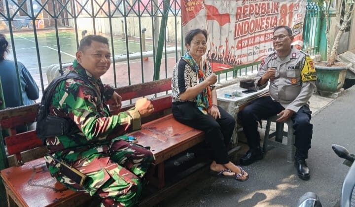 Sinergi Bhabinkamtibmas dan Babinsa, Perkuat Kamtibmas Bersama Ormas di Johar Baru