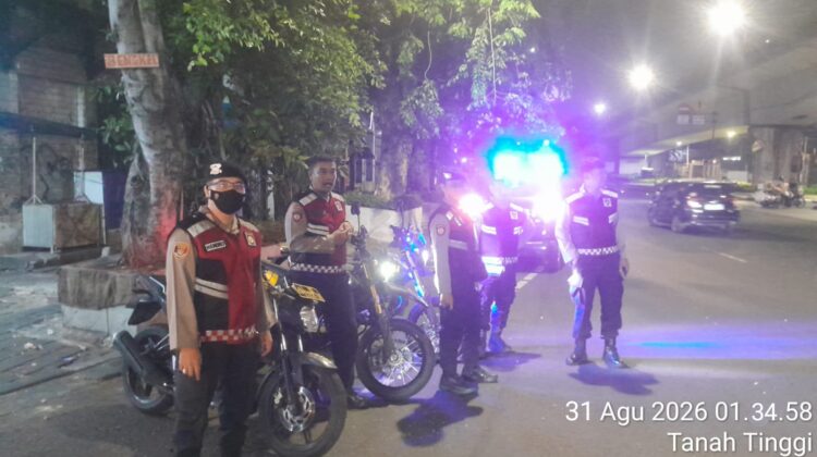 Strong Point Dini Hari, Polsek Johar Baru Cegah 3C dan Tawuran Warga