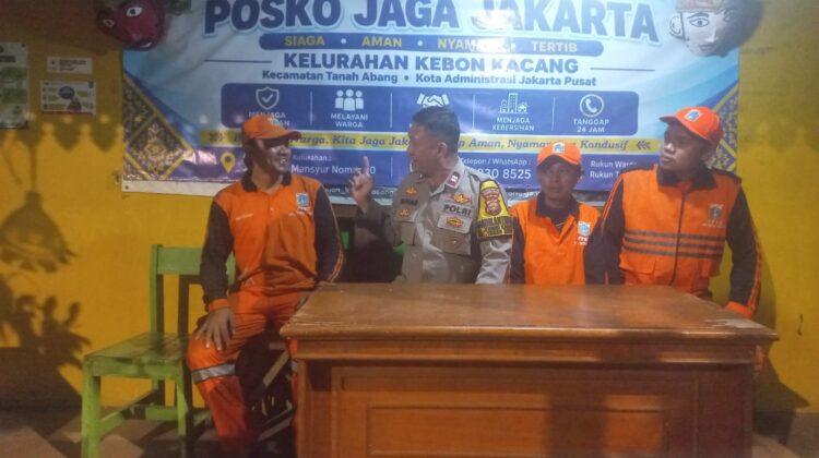Bhabinkamtibmas Kebon Kacang Sambangi Posko Jaga Jakarta, Ajak PPSU Bersama Jaga Kamtibmas