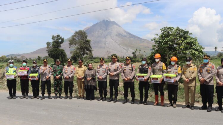 Gunung Sinabung Berstatus Siaga, 176 Personel Polri Dikerahkan untuk Layani dan Lindungi Masyarakat