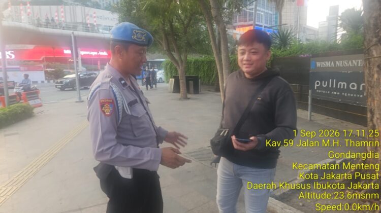 Patroli Dialogis Polsek Metro Menteng, Ingatkan Warga Waspada Kejahatan Jalanan di Kawasan Bundaran HI
