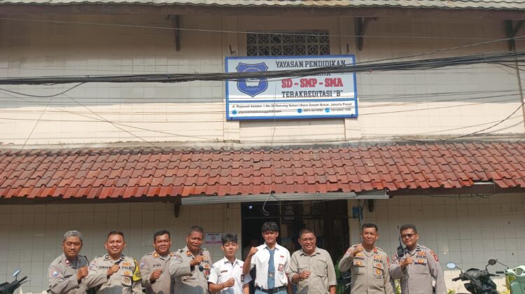 Program Bapak Asuh Polri, Berikan Pembinaan Dan Penyuluhan kepada Siswa SMA Triwibawa